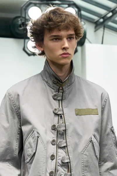 Look 80
